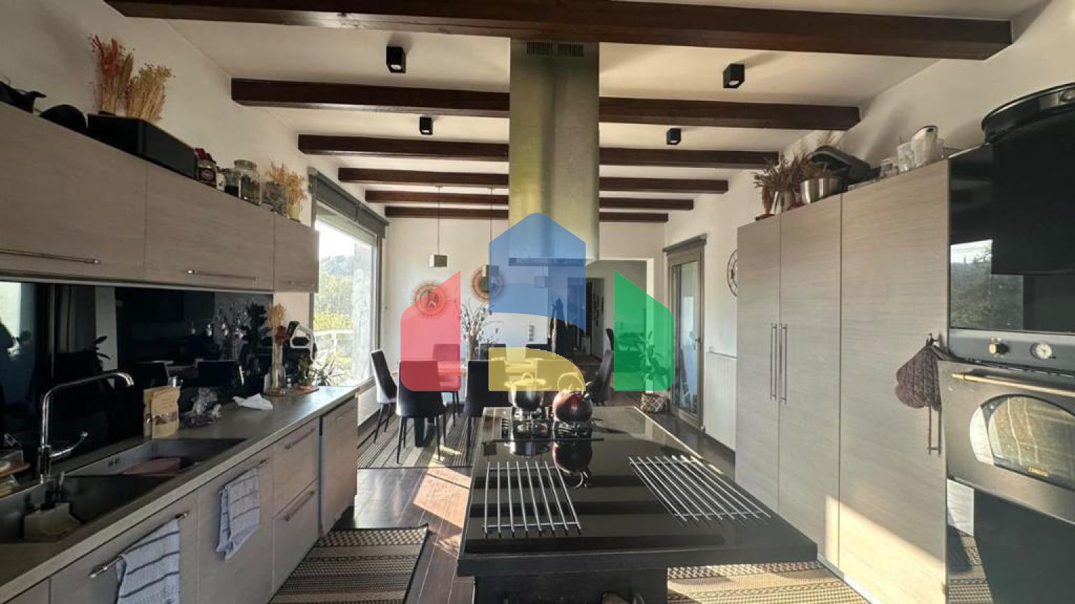 Продаж - Котедж 368 m² на о. Корфу