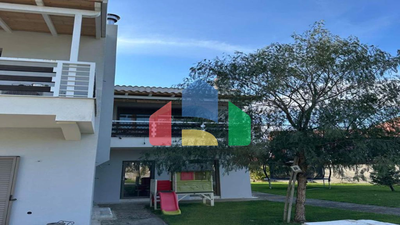 Продаж - Котедж 368 m² на о. Корфу