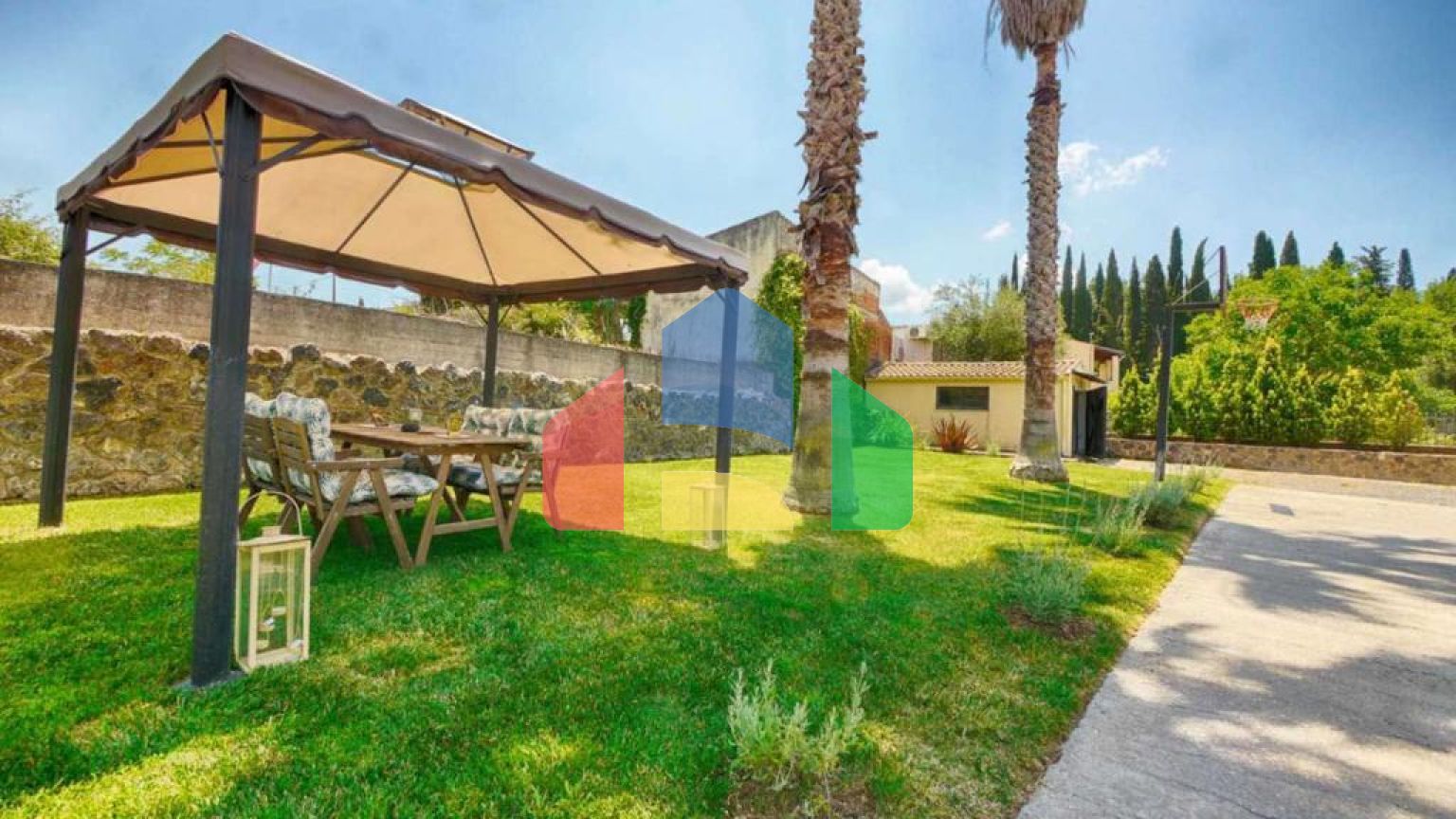 Продаж - Котедж 368 m² на о. Корфу