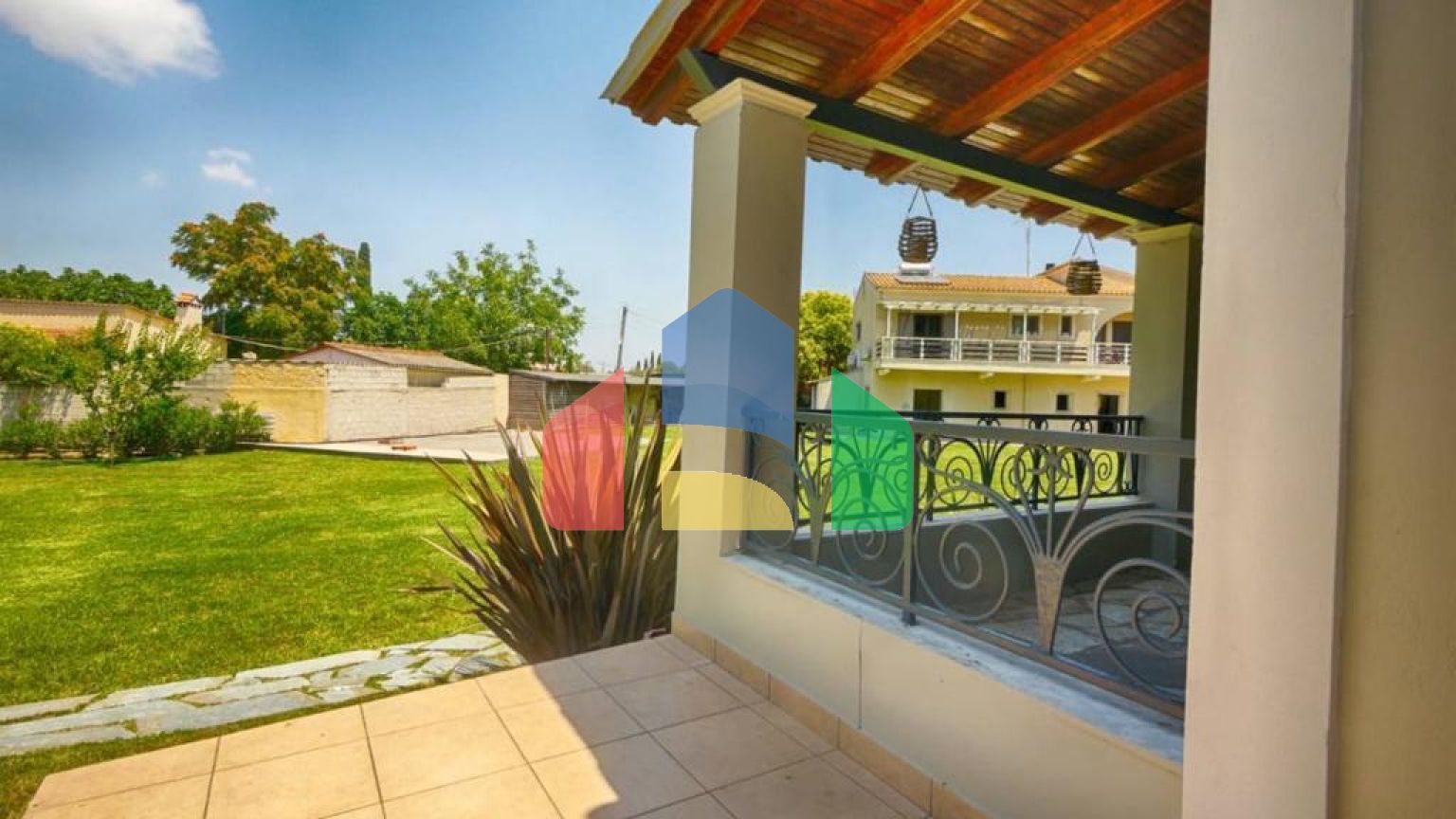 Продаж - Котедж 368 m² на о. Корфу