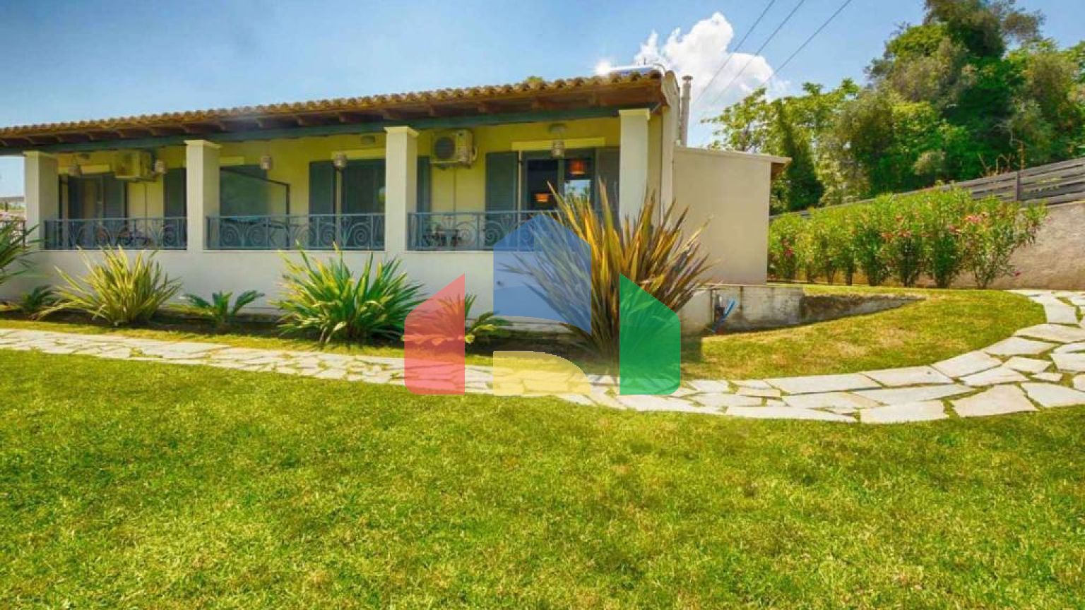 Продаж - Котедж 368 m² на о. Корфу