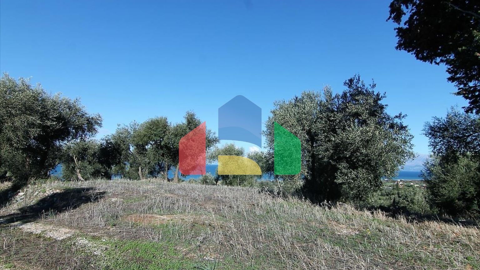 Продаж - Земельна ділянка 41000 m² на о. Корфу