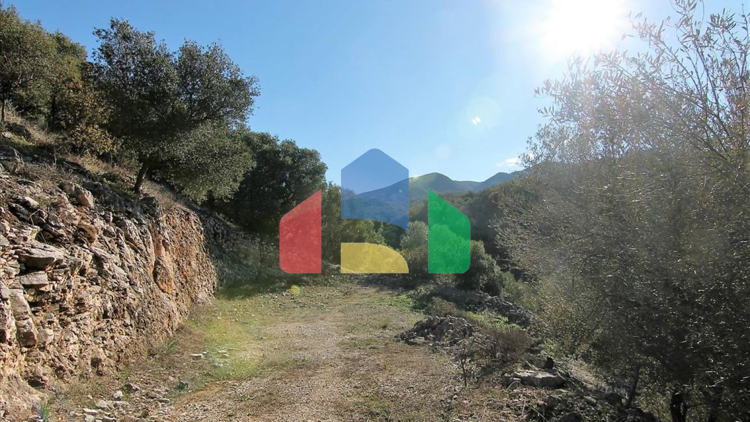 Продаж - Земельна ділянка 41000 m² на о. Корфу