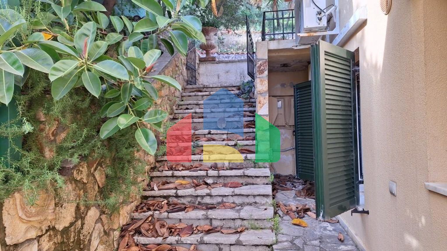 Продаж - Котедж 302 m² на о. Корфу