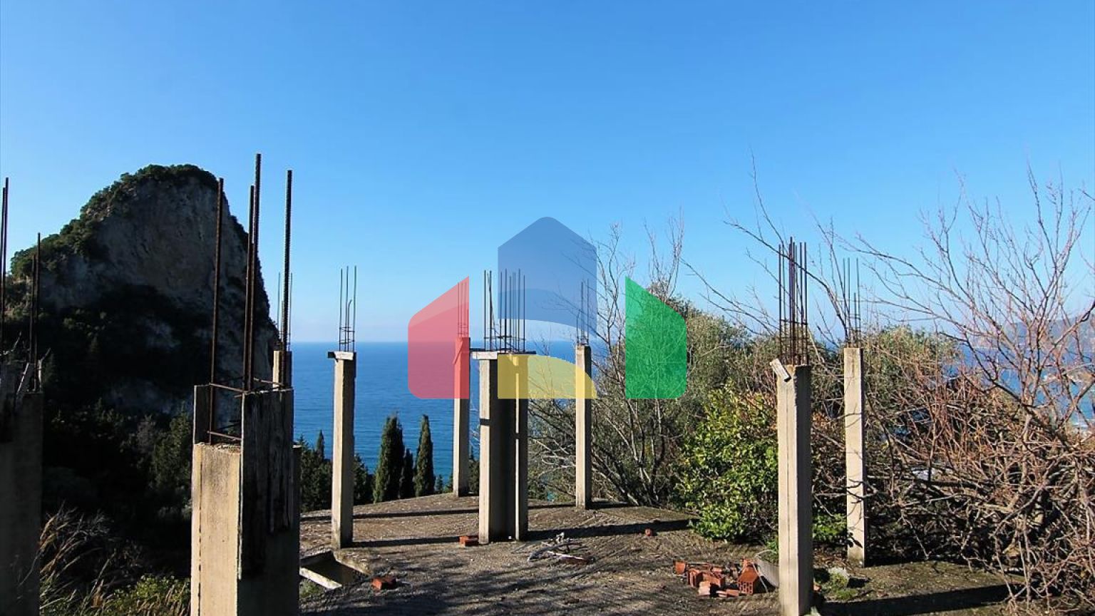 Продажа - Земельный участок 7836 m² на о. Корфу