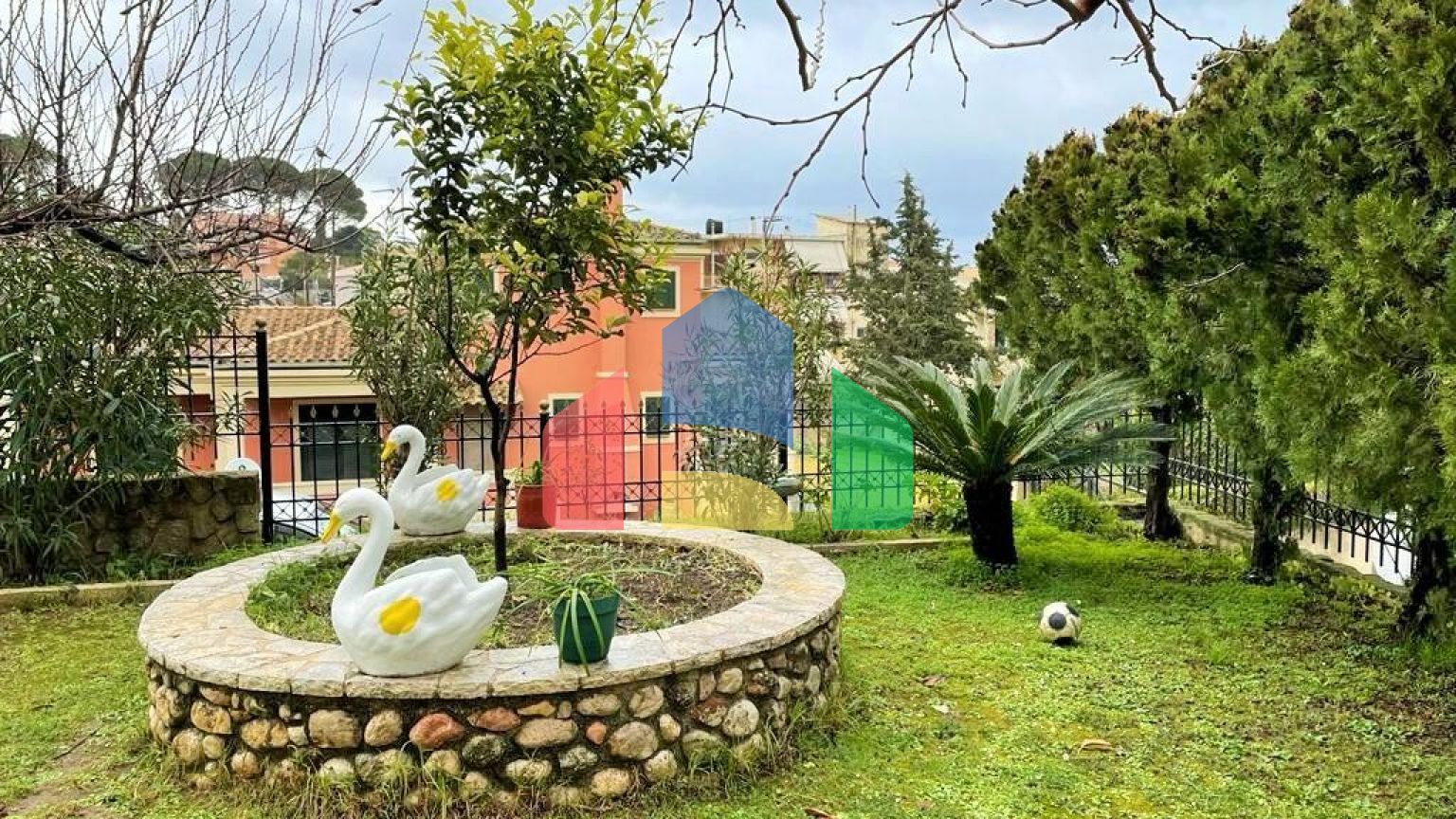 Продаж - Котедж 257 m² на о. Корфу