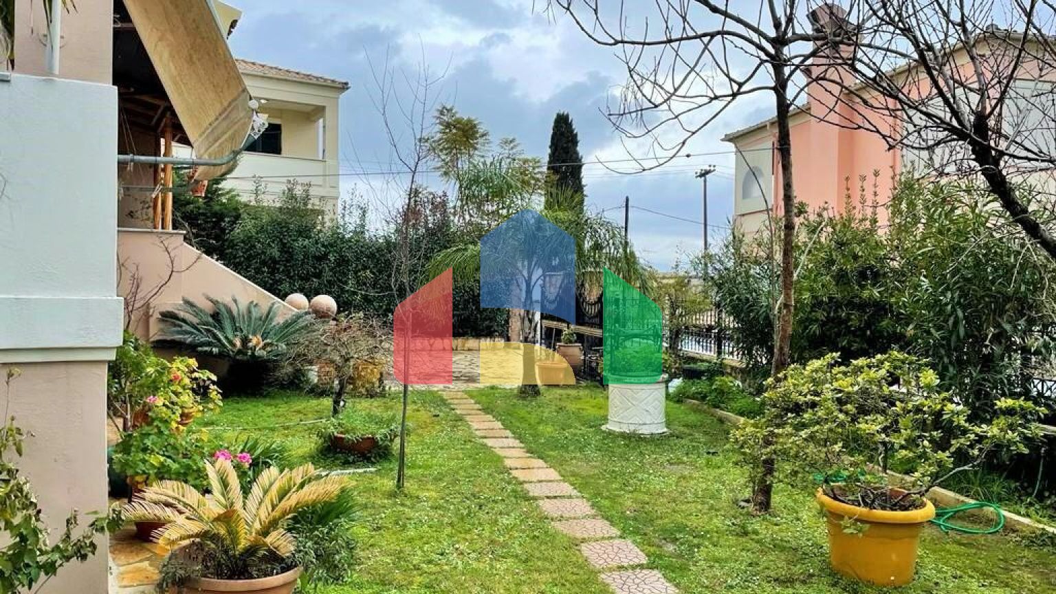 Продаж - Котедж 257 m² на о. Корфу