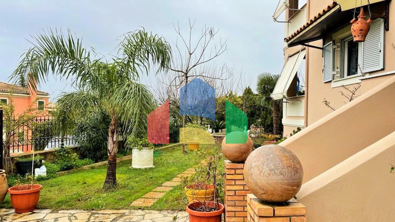 Продаж - Котедж 257 m² на о. Корфу