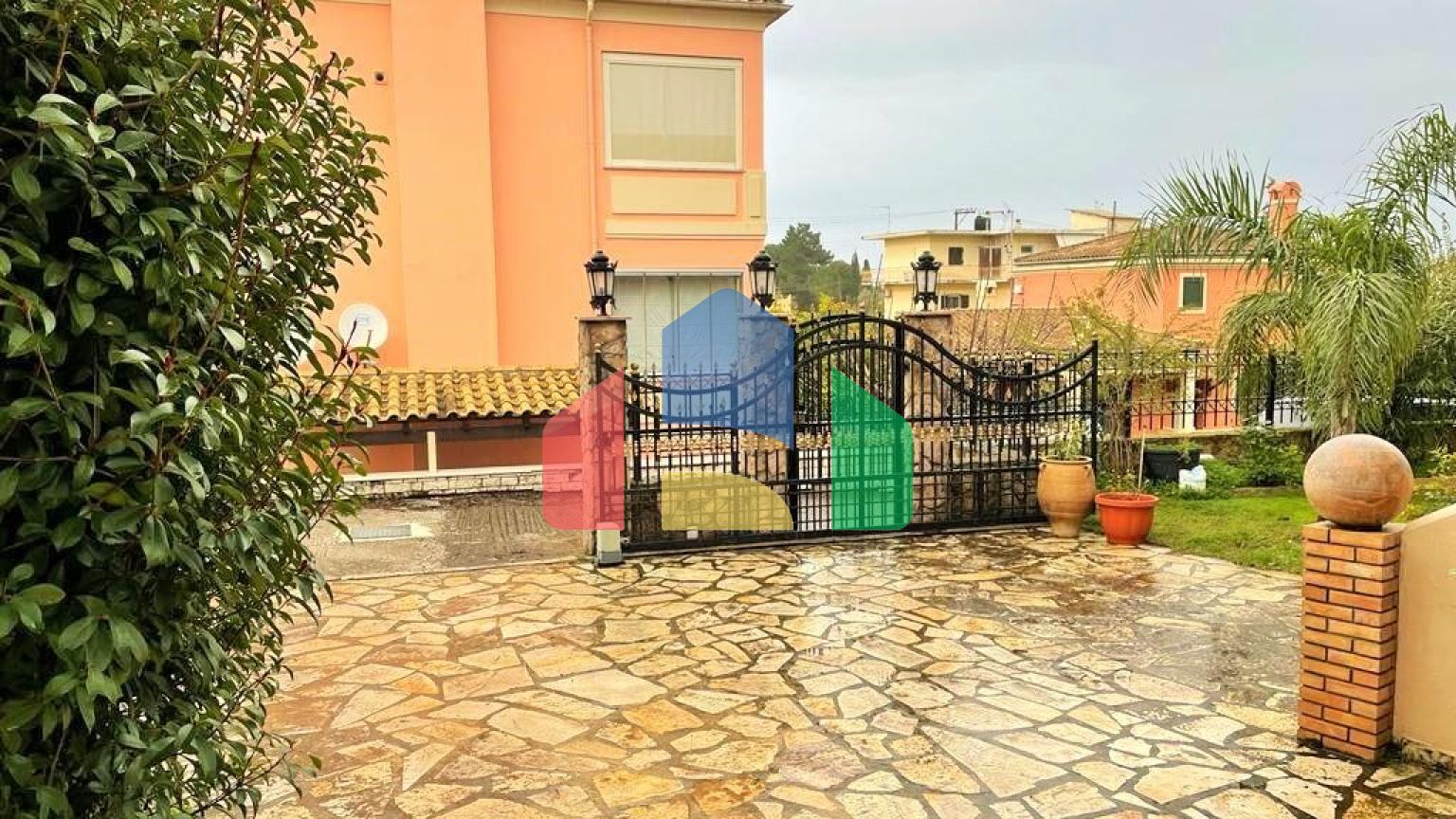 Продаж - Котедж 257 m² на о. Корфу