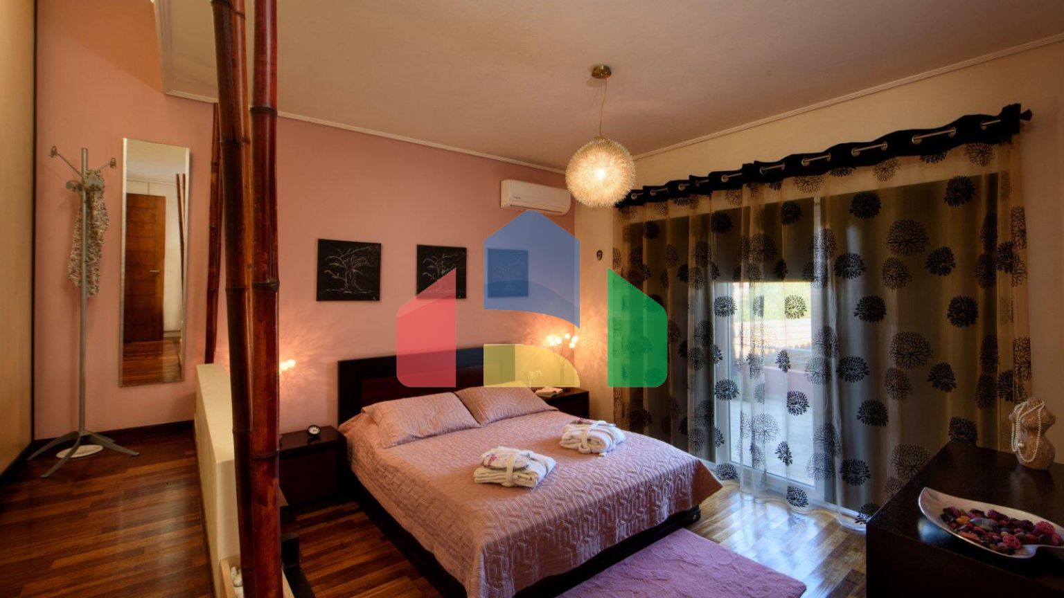 Продаж - Котедж 280 m² на о. Корфу