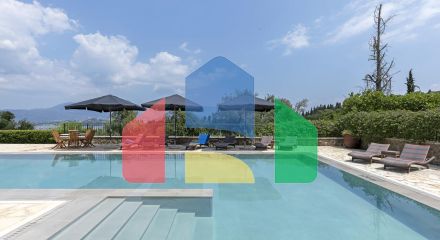 Продаж - Вілла 350 m² на о. Корфу