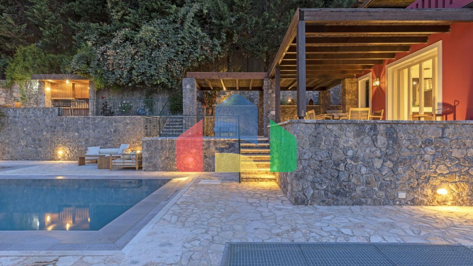 Продаж - Вілла 350 m² на о. Корфу