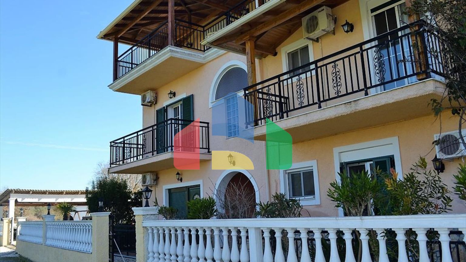 Продаж - Готель 600 m² на о. Корфу