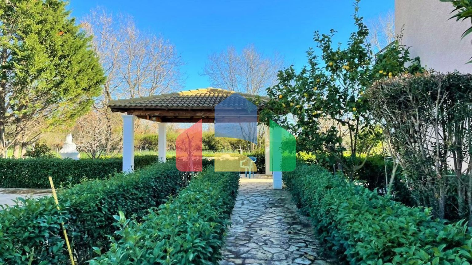 Продаж - Готель 600 m² на о. Корфу