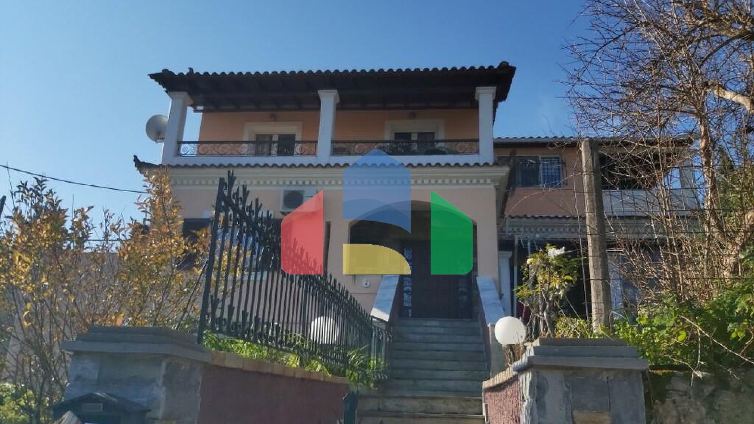 Продажа - Коттедж 345 m² на о. Корфу