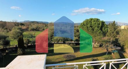 Продажа - Коттедж 340 m² на о. Корфу