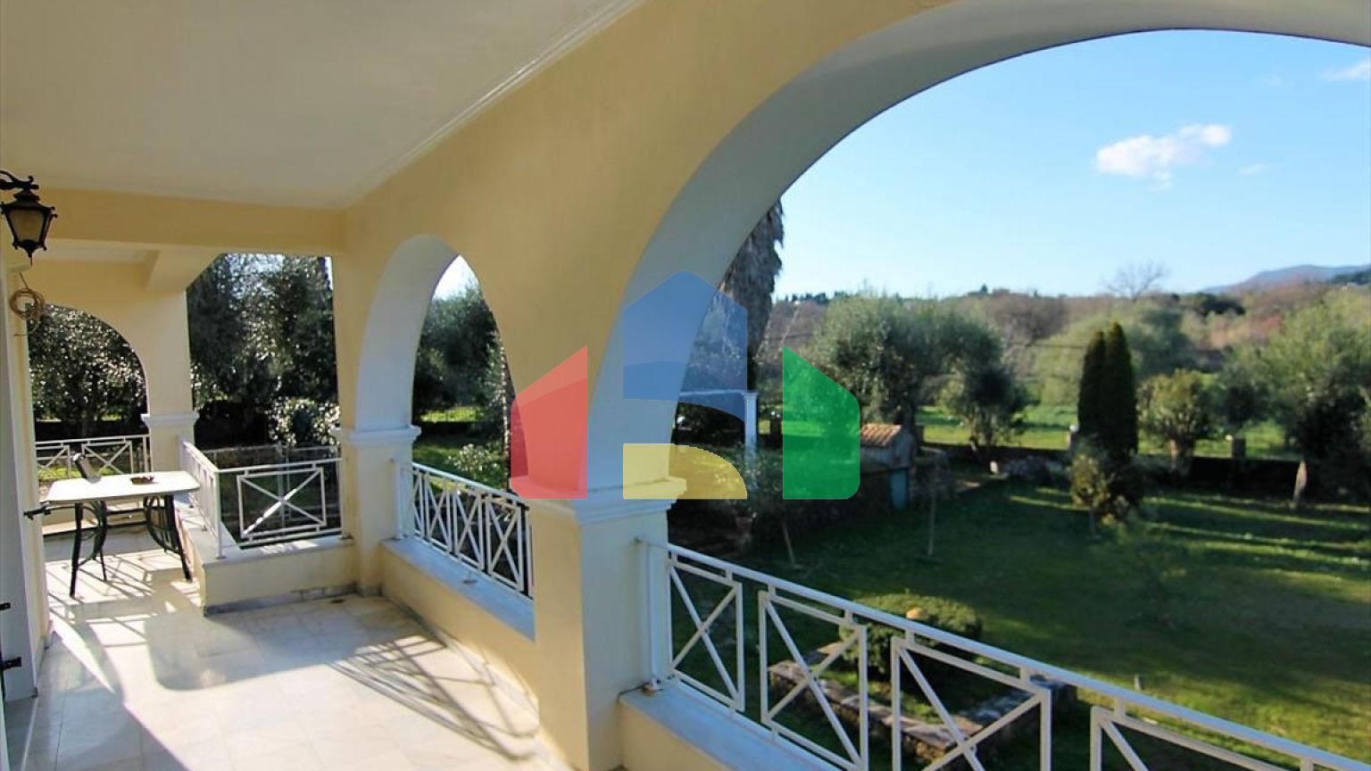 Продажа - Коттедж 340 m² на о. Корфу