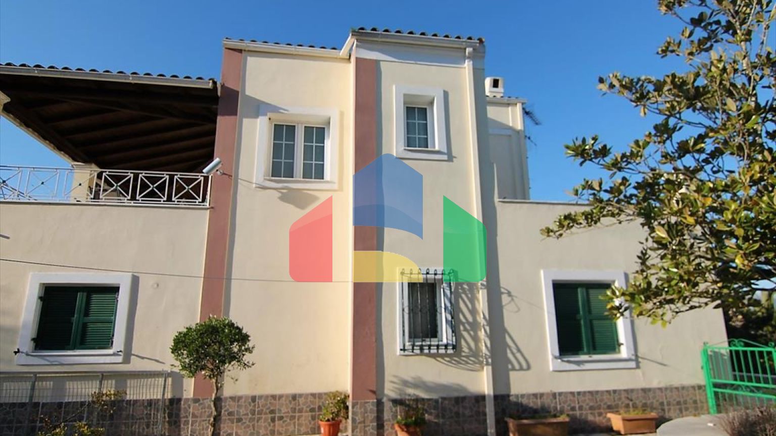 Продажа - Коттедж 340 m² на о. Корфу