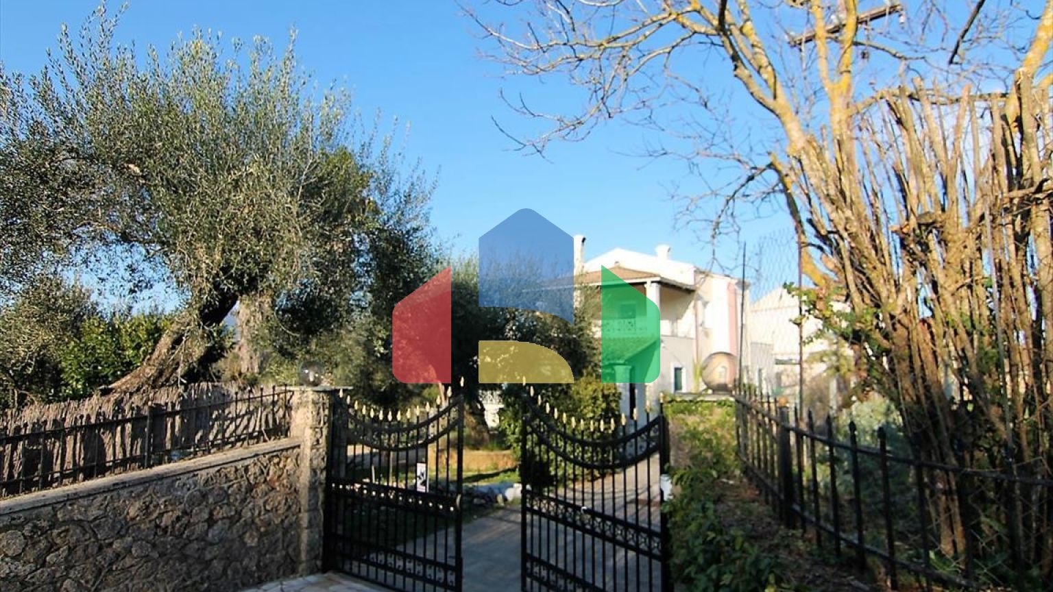 Продажа - Коттедж 340 m² на о. Корфу