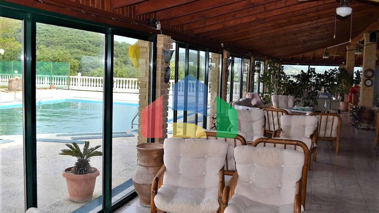 Продаж - Готель 280 m² на о. Корфу