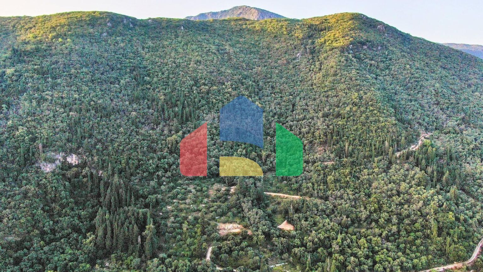 Продажа - Земельный участок 90000 m² на о. Корфу