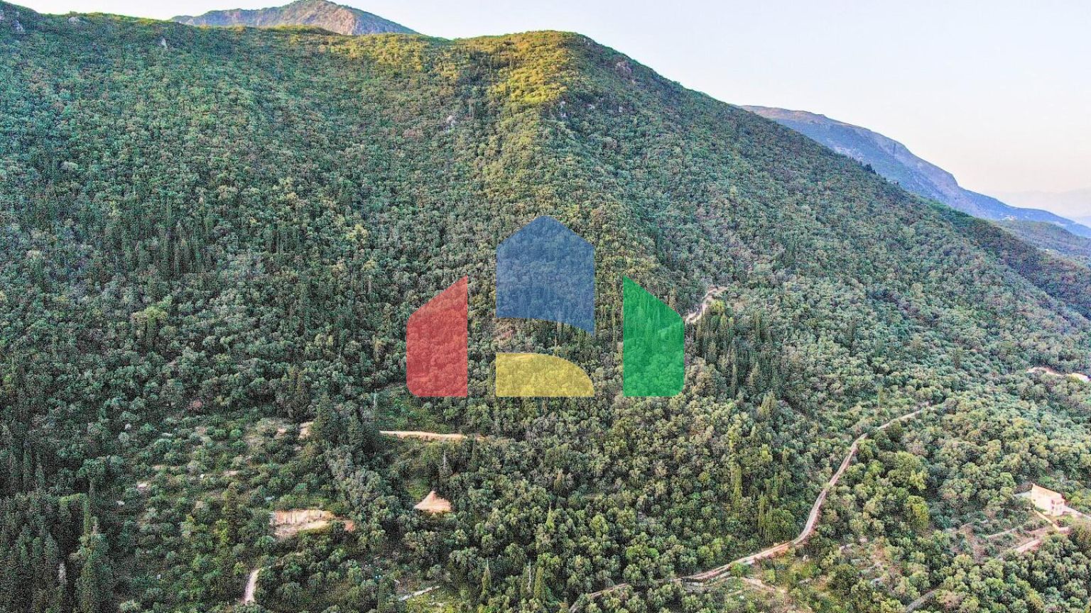 Продажа - Земельный участок 90000 m² на о. Корфу