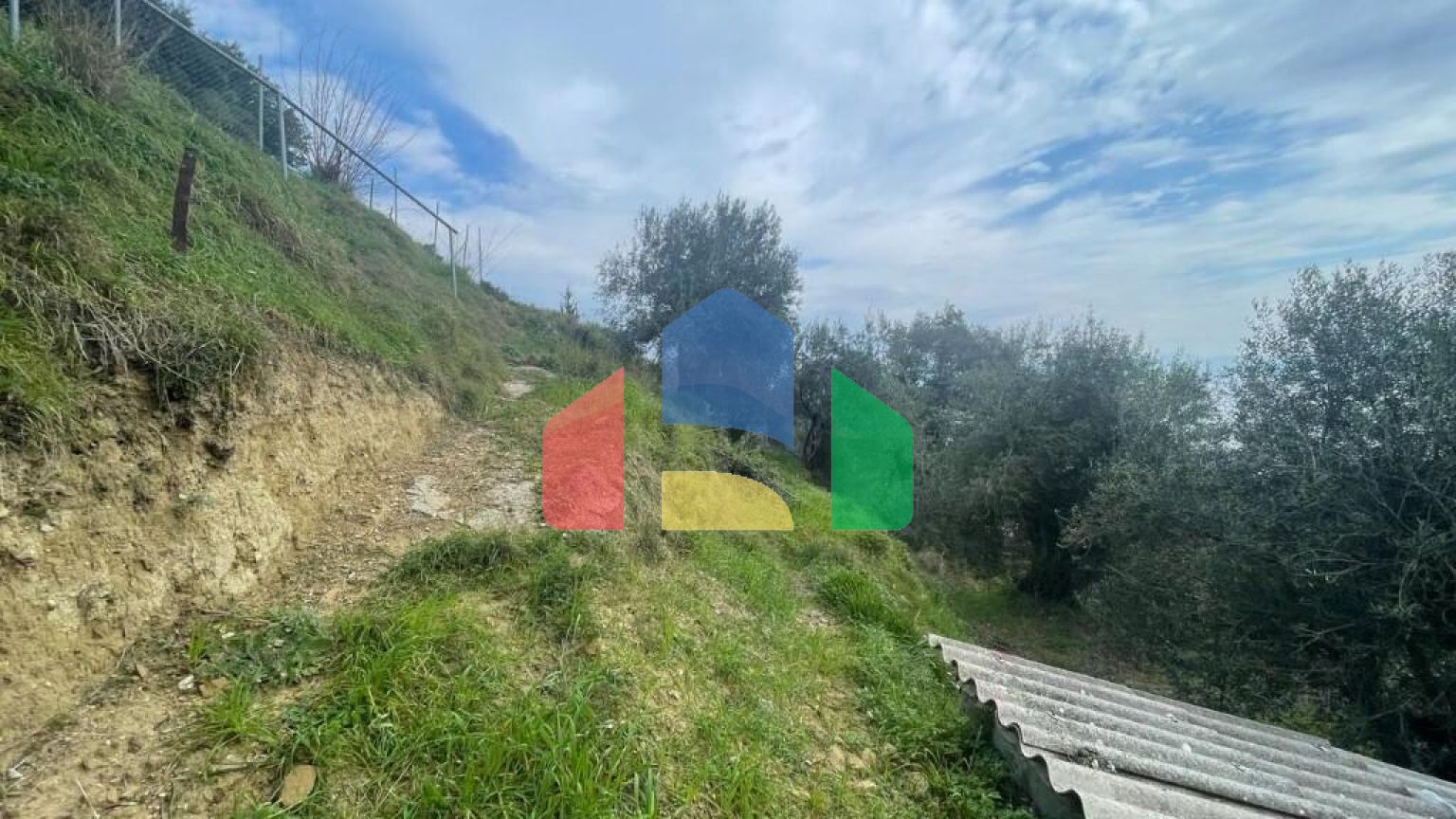 Продажа - Земельный участок 1700 m² на о. Корфу