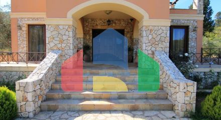 For Sale - Detached house 350 m² in Corfu