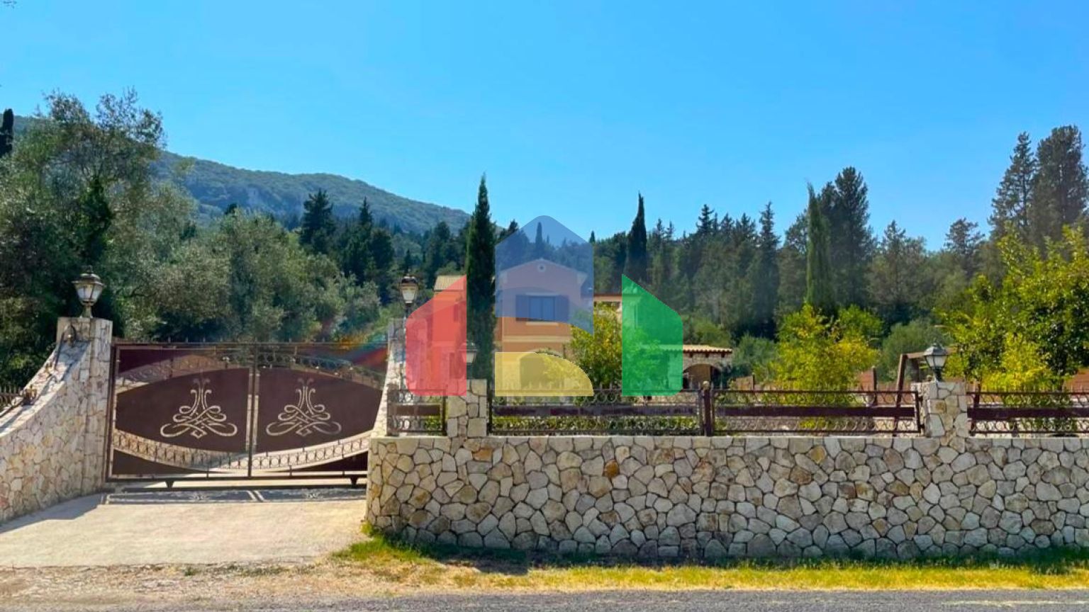 Продаж - Котедж 350 m² на о. Корфу