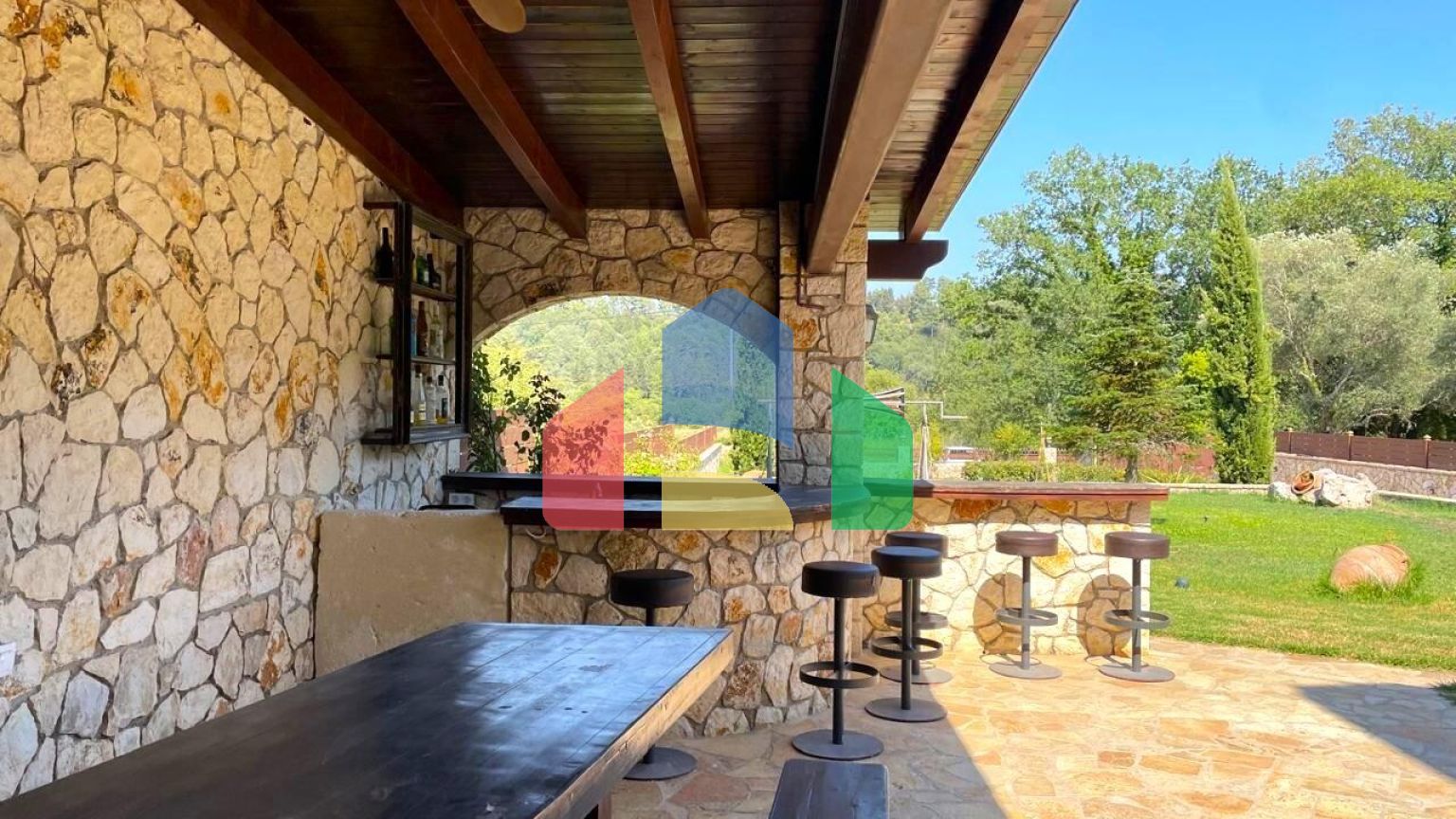 Продаж - Котедж 350 m² на о. Корфу