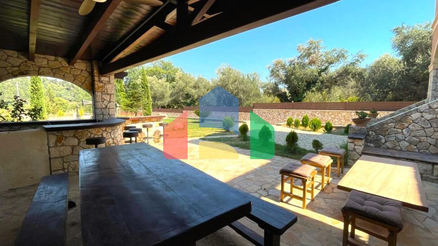 Продаж - Котедж 350 m² на о. Корфу