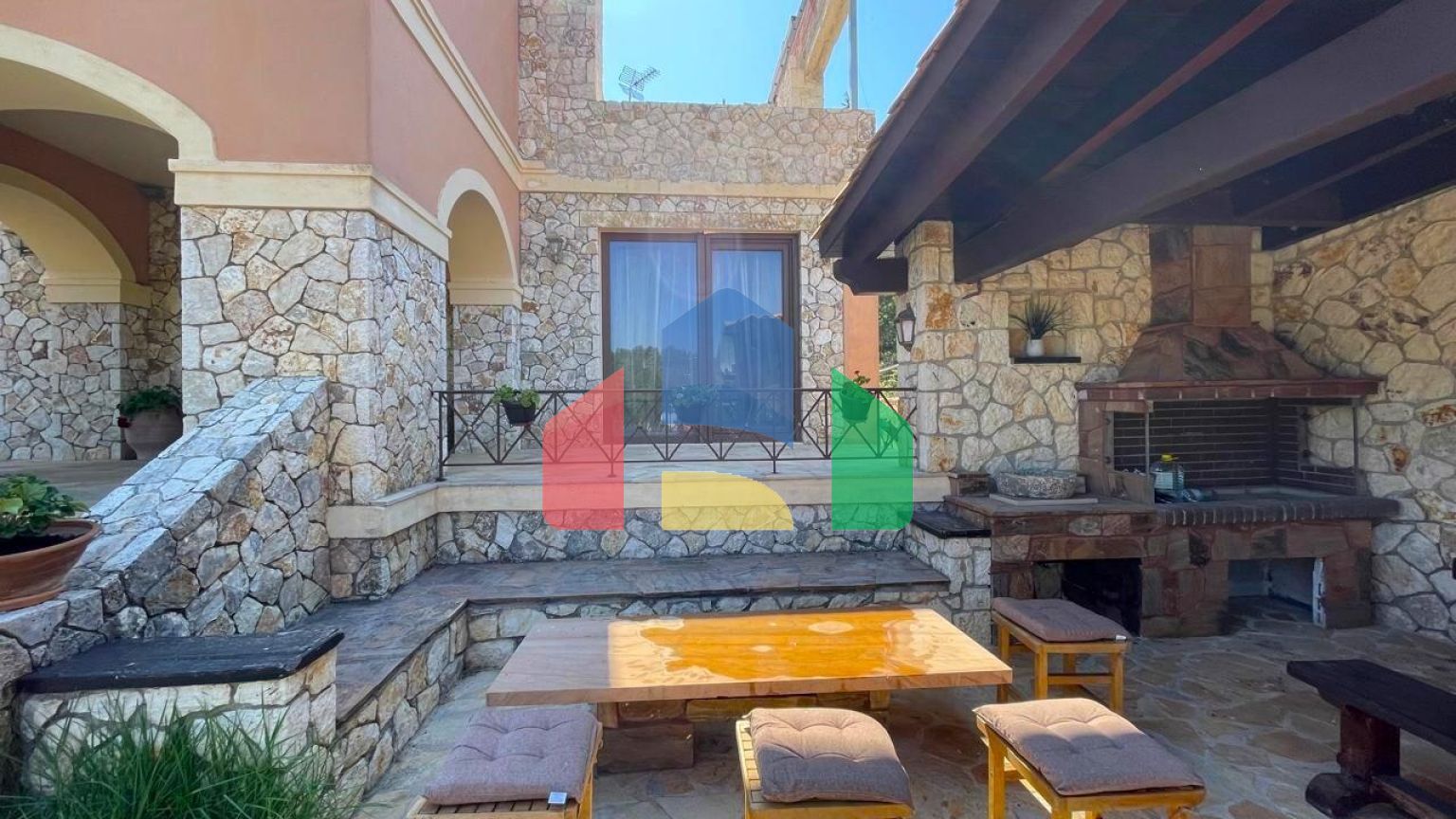 Продаж - Котедж 350 m² на о. Корфу