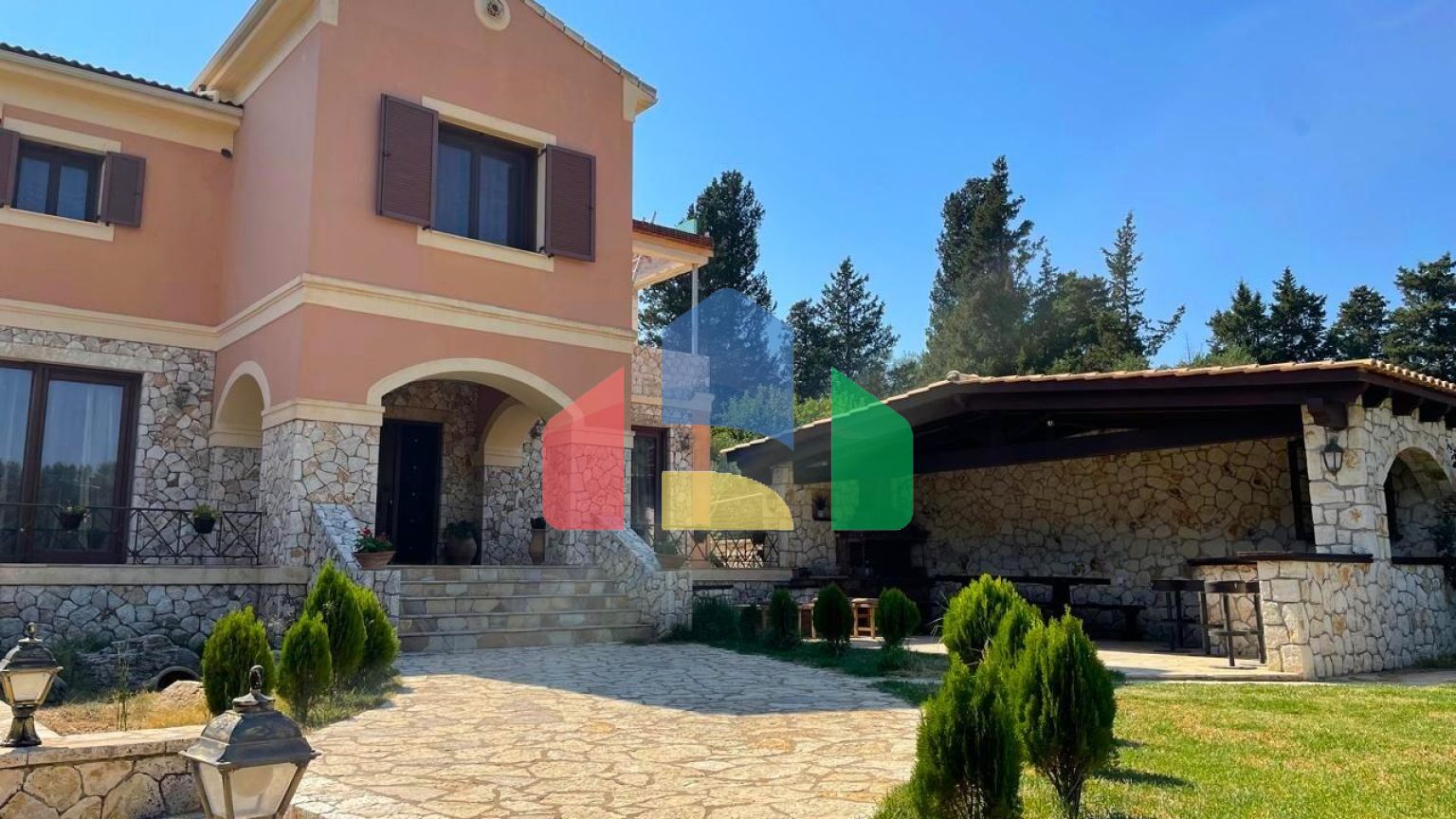 Продаж - Котедж 350 m² на о. Корфу