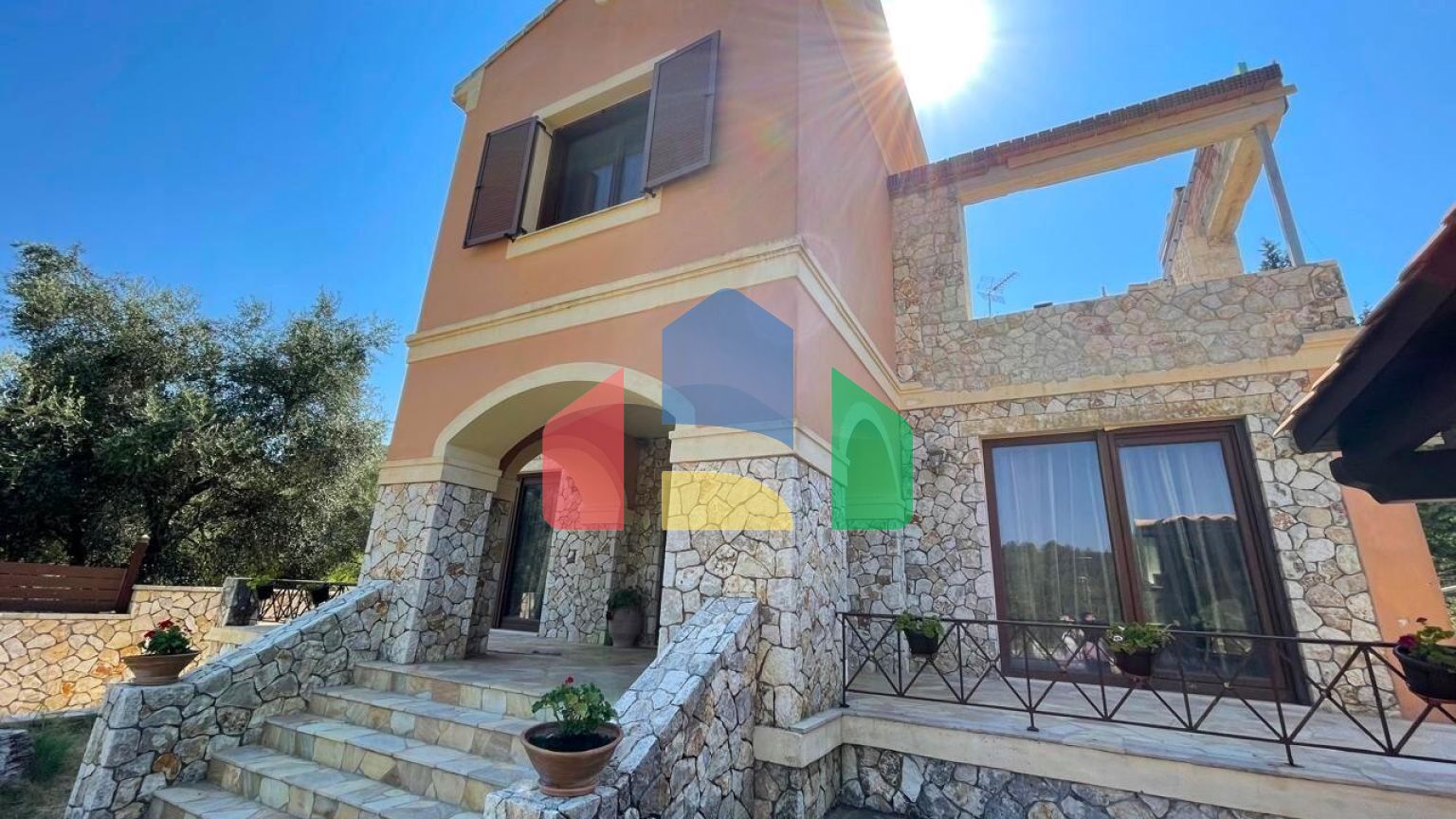 Продаж - Котедж 350 m² на о. Корфу