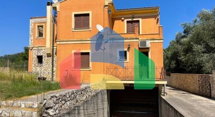 Продаж - Котедж 350 m² на о. Корфу