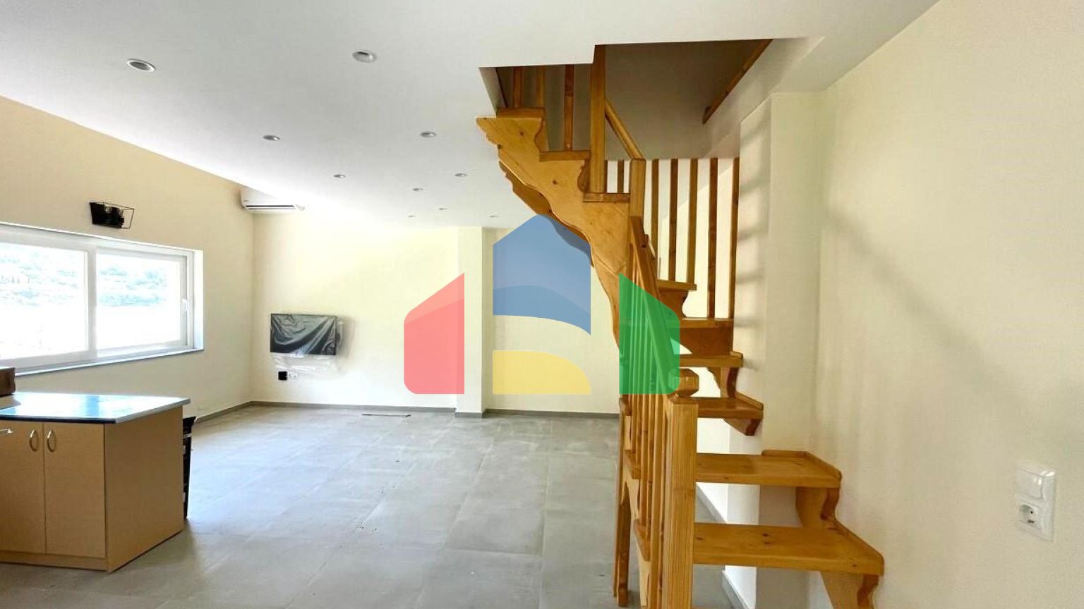 Продаж - Котедж 392 m² на о. Корфу