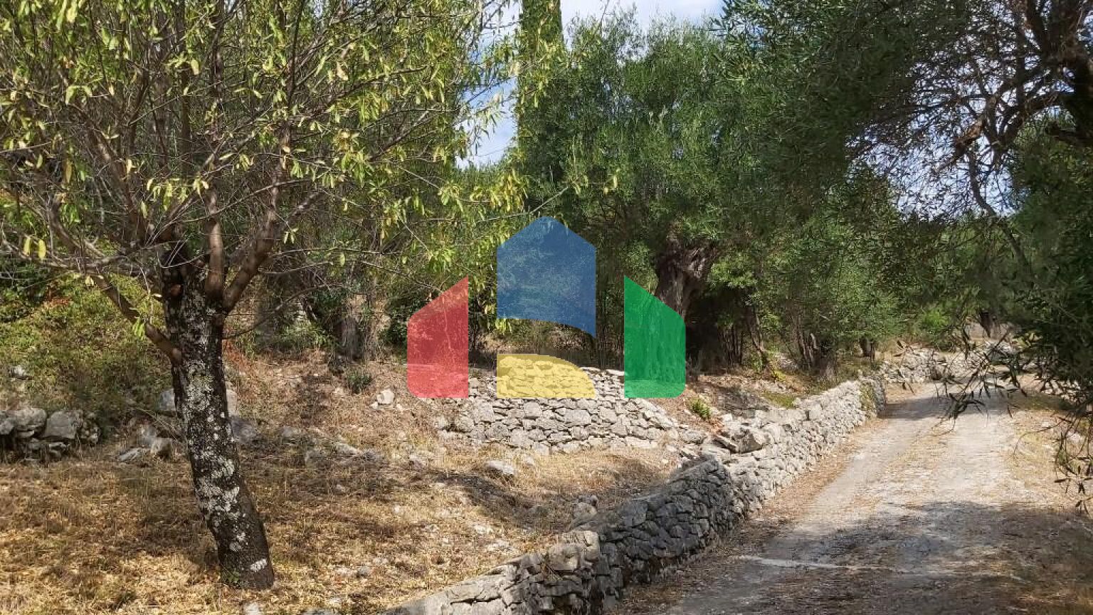 Продажа - Земельный участок 18000 m² на о. Корфу