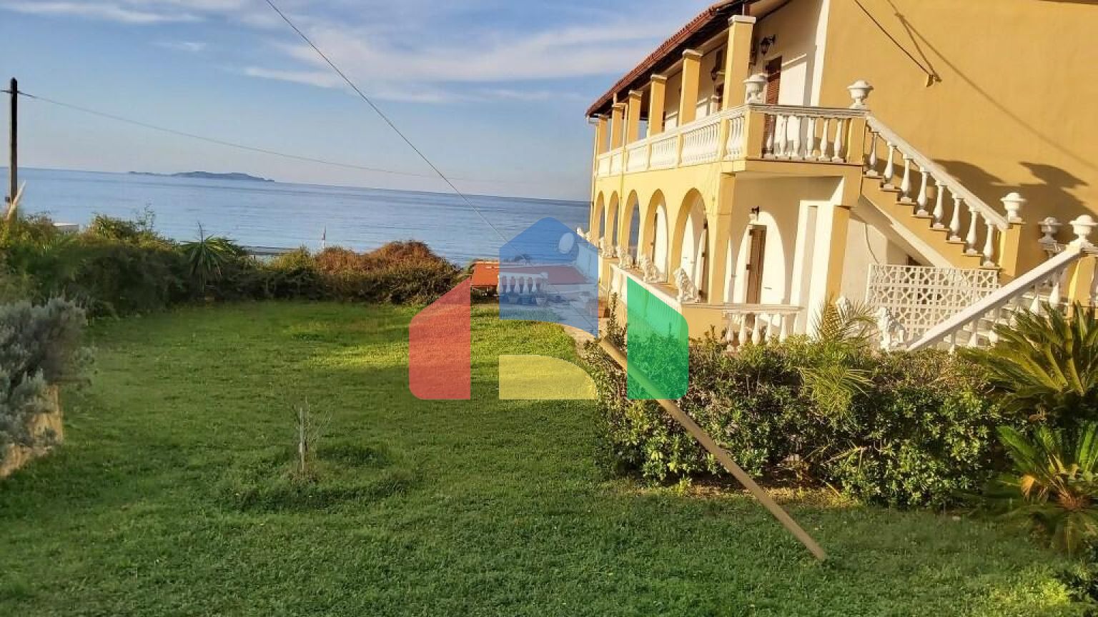 Продаж - Котедж 343 m² на о. Корфу