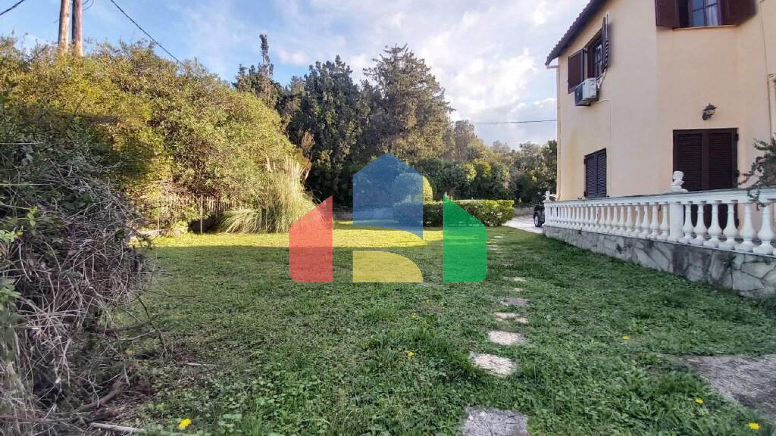 Продаж - Котедж 343 m² на о. Корфу