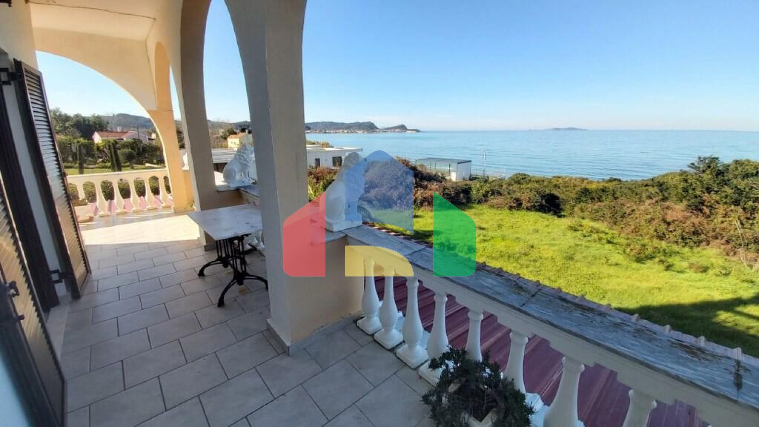 Продаж - Котедж 343 m² на о. Корфу