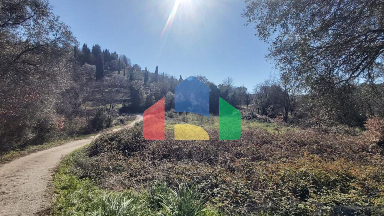 Продажа - Земельный участок 1880 m² на о. Корфу