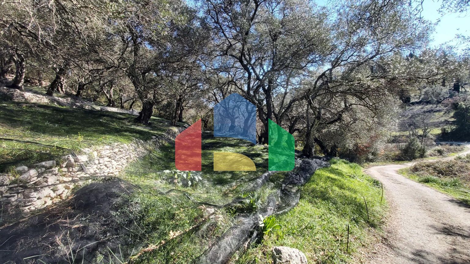 Продажа - Земельный участок 1880 m² на о. Корфу