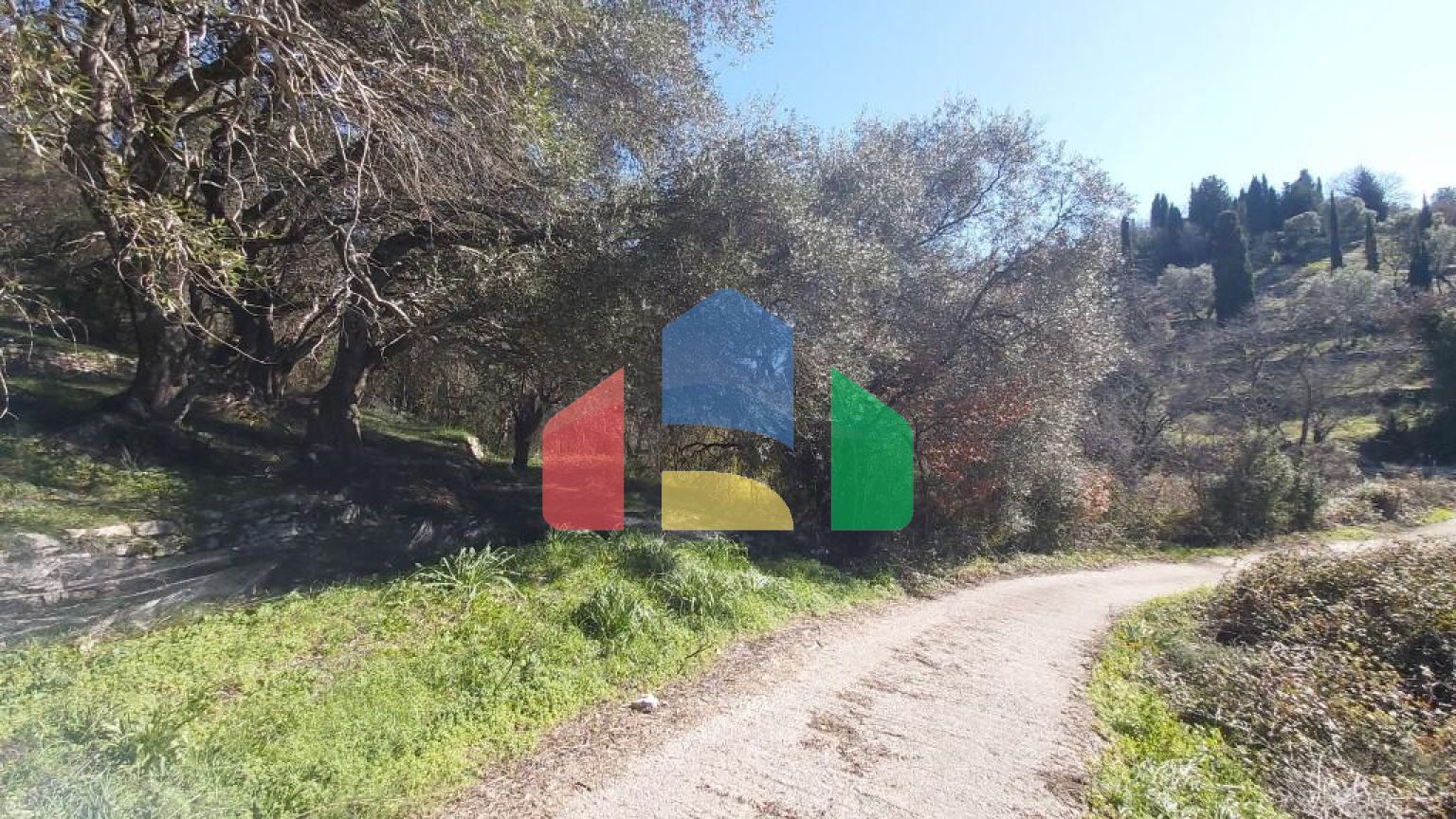 Продажа - Земельный участок 1880 m² на о. Корфу