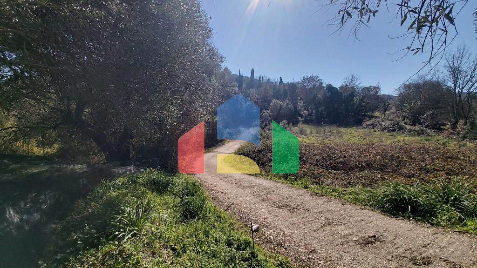 Продажа - Земельный участок 1880 m² на о. Корфу