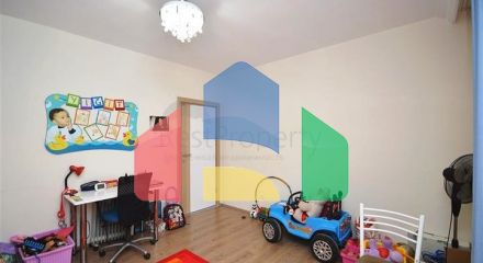 Трехкомнатная просторная квартира с отдельной кухней в районе Оба