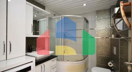 Трехкомнатная просторная квартира с отдельной кухней в районе Оба