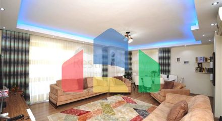 Трикімнатна простора квартира з окремою кухнею в районі Оба