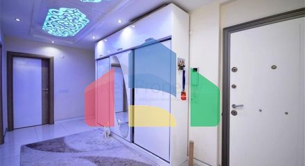 Трикімнатна простора квартира з окремою кухнею в районі Оба