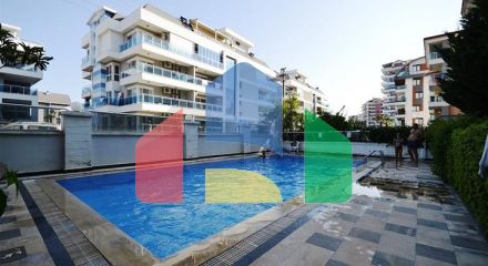 Трикімнатна простора квартира з окремою кухнею в районі Оба