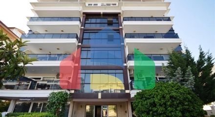 Трикімнатна простора квартира з окремою кухнею в районі Оба